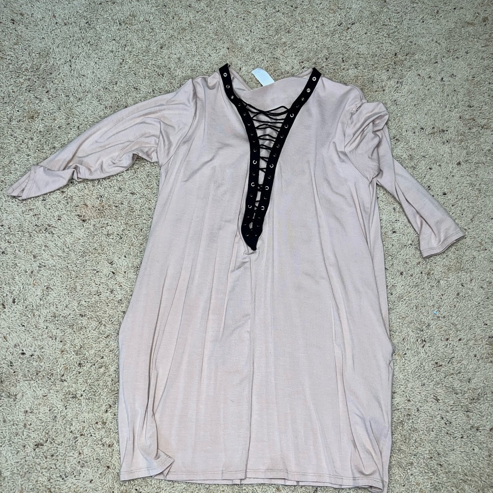 Cream Color Dress with open tie front size Large has POCKETS!
